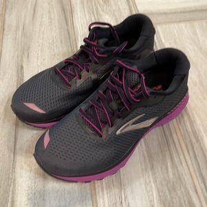 Brooks GTS Adrenaline size 9.5